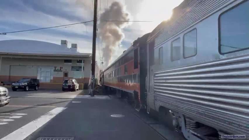Cell phone video of Oregon Holiday Holiday Express