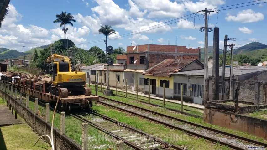 MoW train FBJ yard (Brazil)