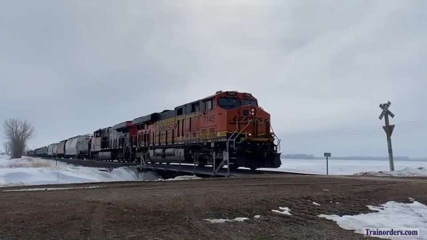 Northtown, MN --to-- Grand Forks, ND mixed manifest with CN motor