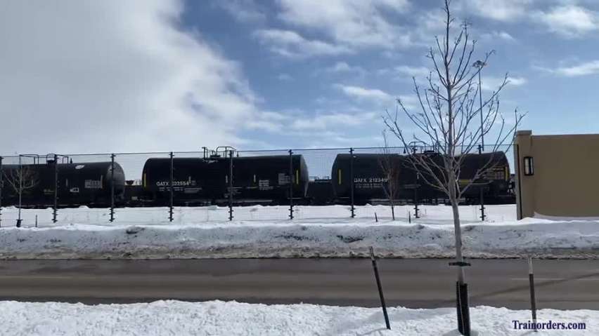 Dual-NS motors on head-end of manifest freight train- Grand Forks