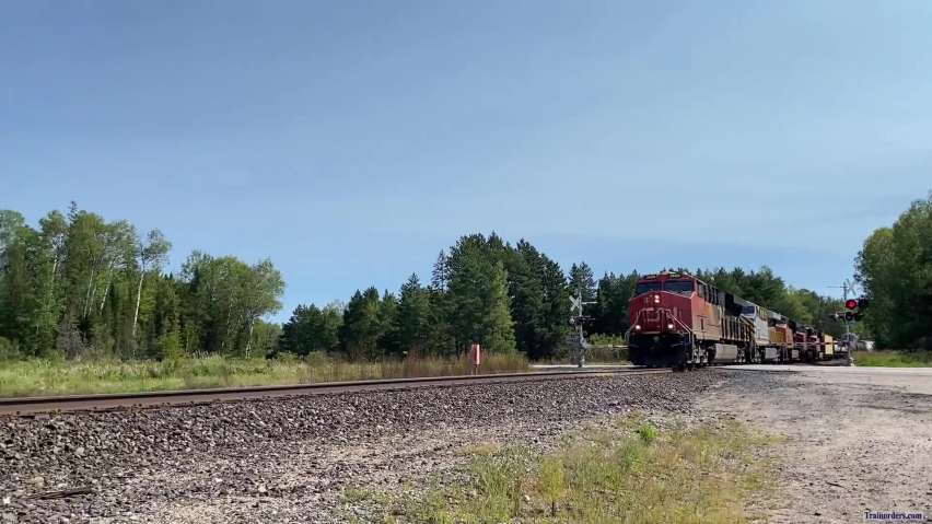Long 5x0 CN mixed manifest freight train - arrowhead of Minnesota
