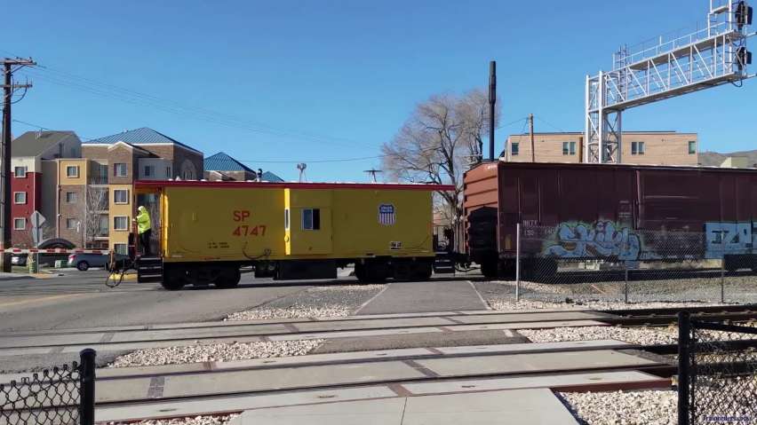Evening activity in Salt Lake City: 3 trains in one video & more.