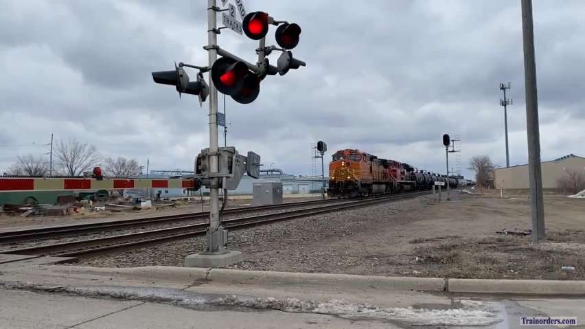 Westbound mixed manifest with trailing FXE unit through Fargo, ND