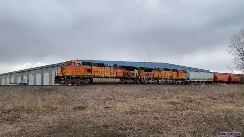 A pair of GE "toasters" lead a long H-GFDNTW mixed manifest train