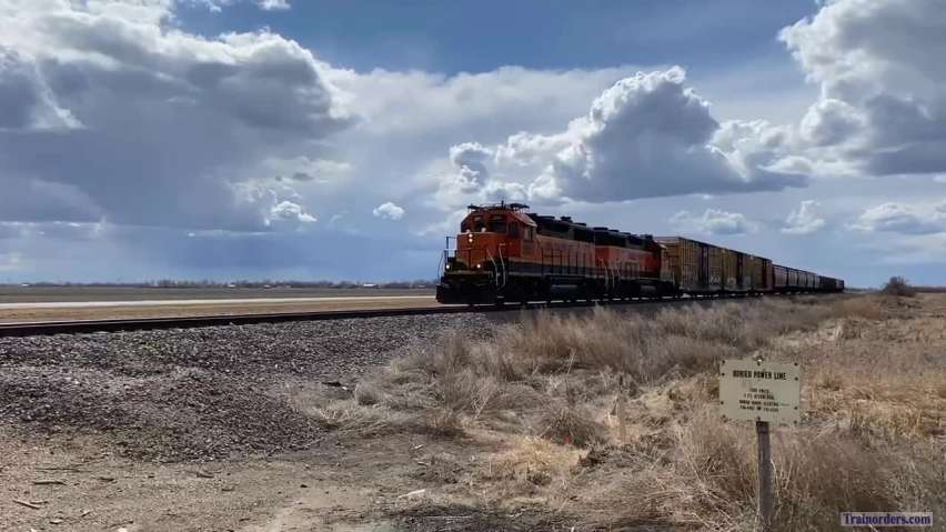 Pair of re-built EMD GP39-3 powers today's BNSF Devils Lake Local