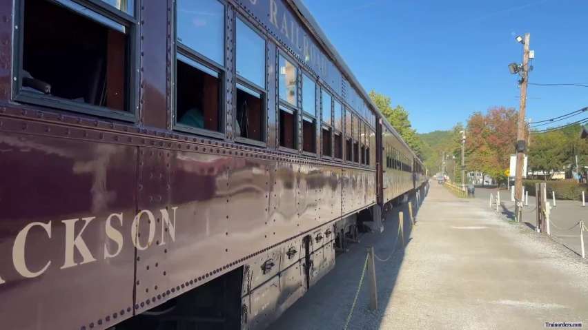 Couple of Geeps earning their keep - Grt Smoky Mtn RR