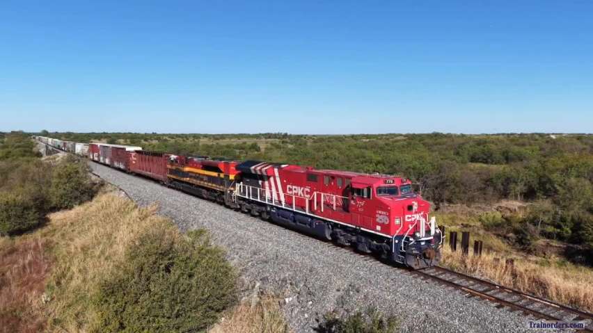 KCS 776 eastbound leading L31 in Texas