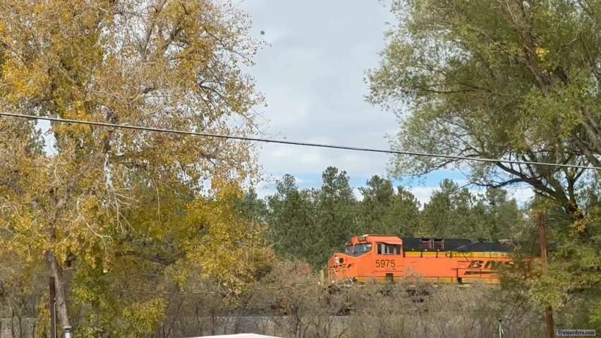 BNSF 2026 and a yellar progress rail unit s/b on the Joint line